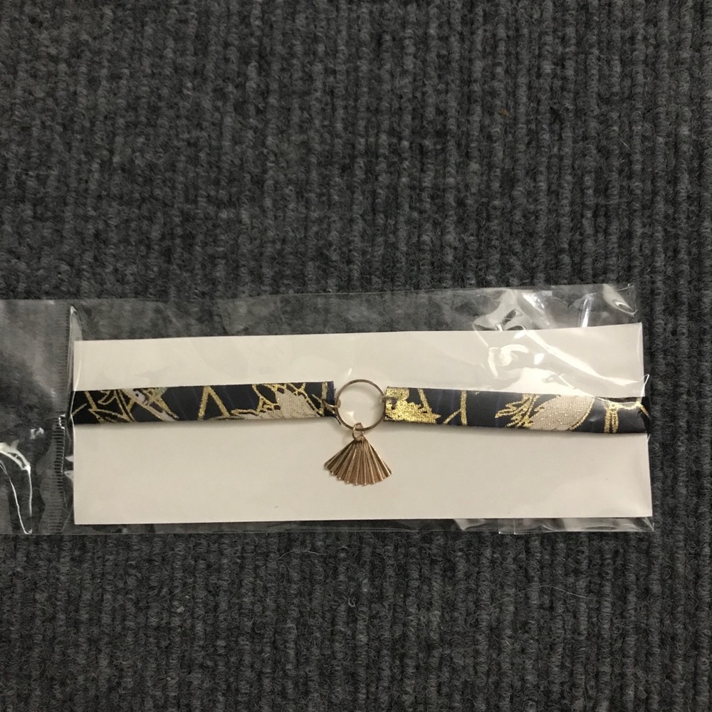 Oriental Fan Choker Necklace